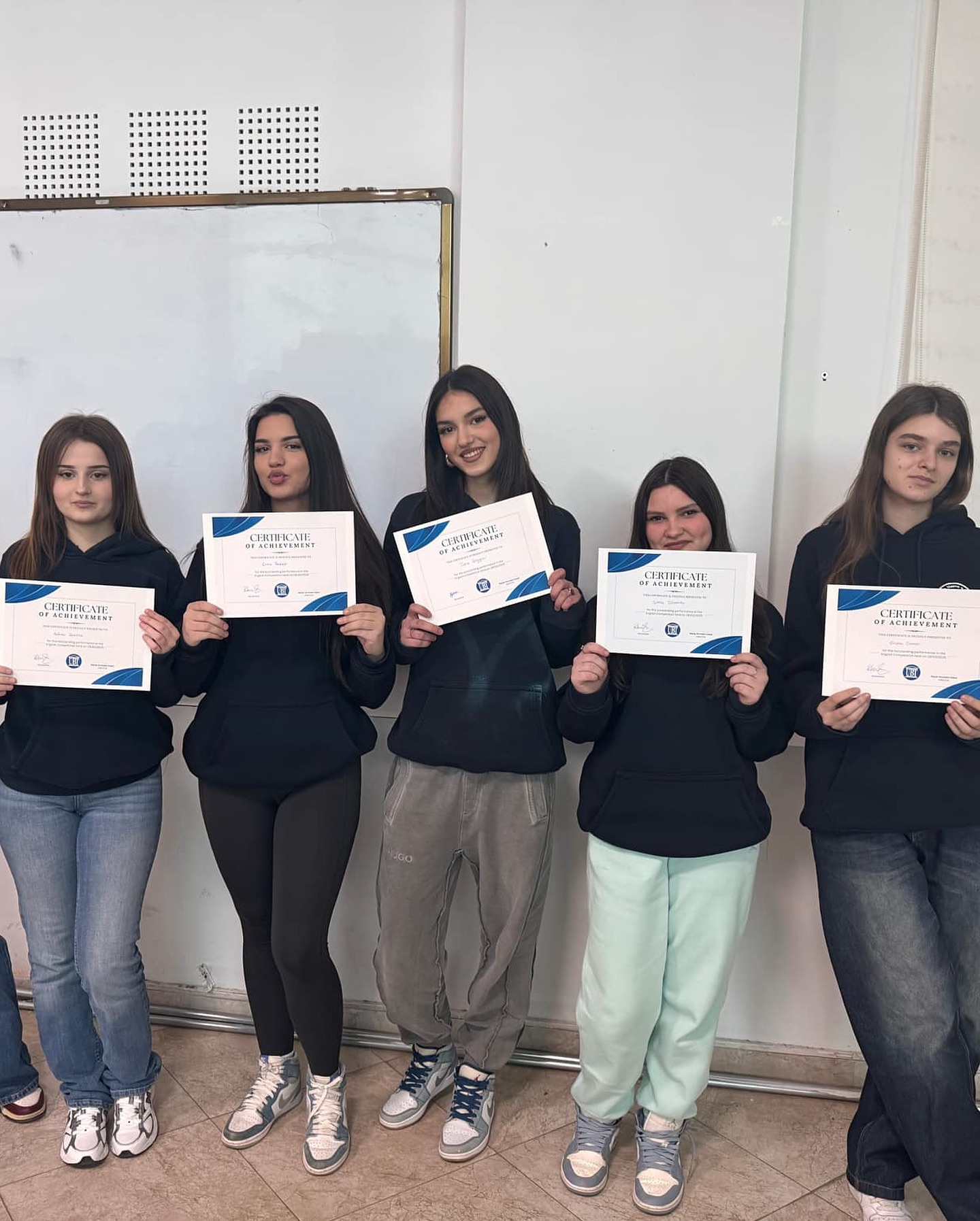 Nxënësit e UBT International Smart Schools triumfojnë në garat e Gjuhës Angleze