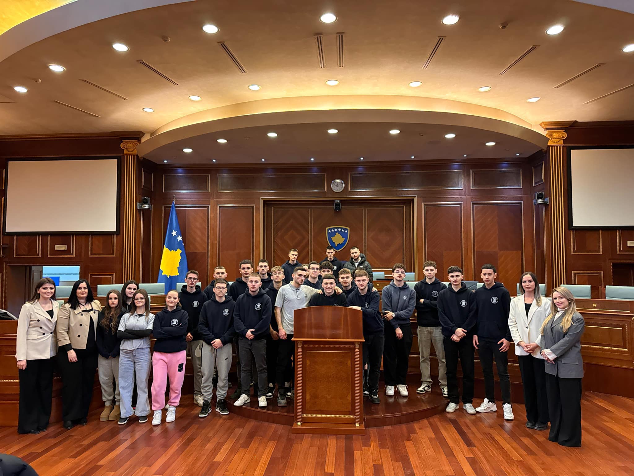 Nxënësit e UBT International Smart Schools vizitojnë Kuvendin e Kosovës
