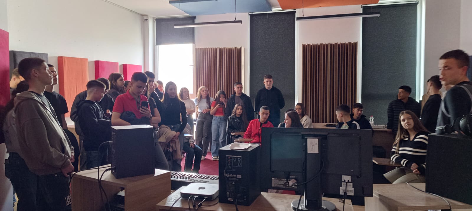 Nxënësit e “Ganimete Tërbeshi” vizituan UBT International Smart Schools