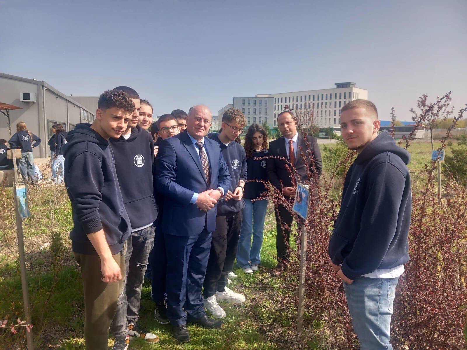 Ligjëratë mbi gjelbërimin urban në Kopshtin Botanik të UBT-së