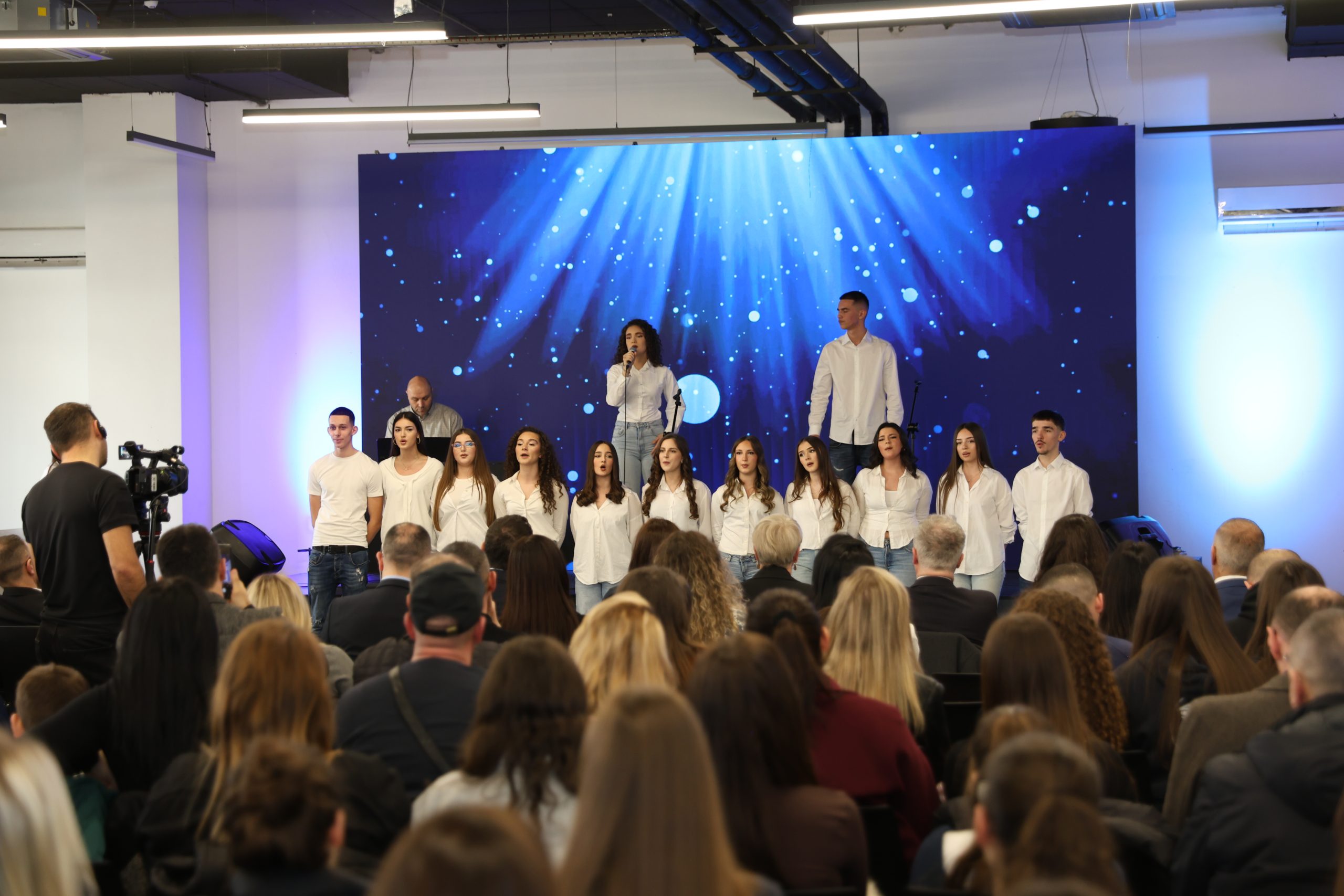 Me një organizim të veçantë u shënua 18-vjetori i Pavarësisë së Kosovës nga UBT International Smart Schools