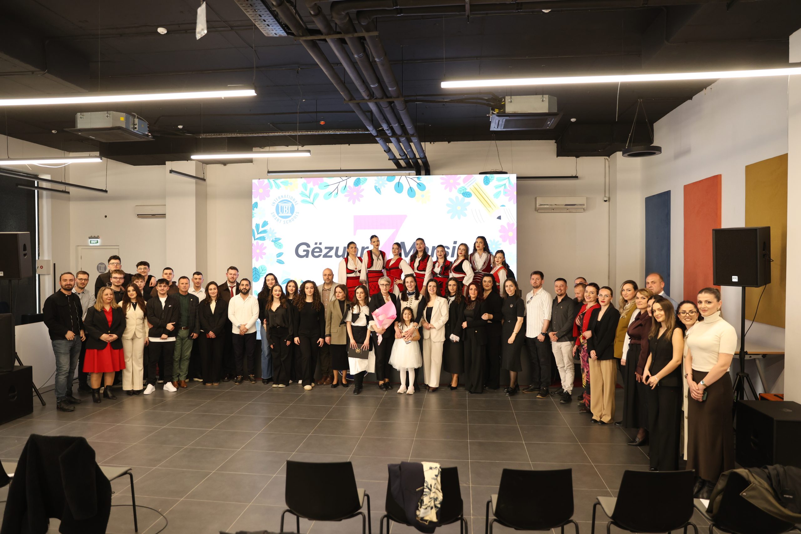 UBT International Smart Schools shënoi 7 Marsin dhe Ditën e Shkollës me një program festiv dhe artistik