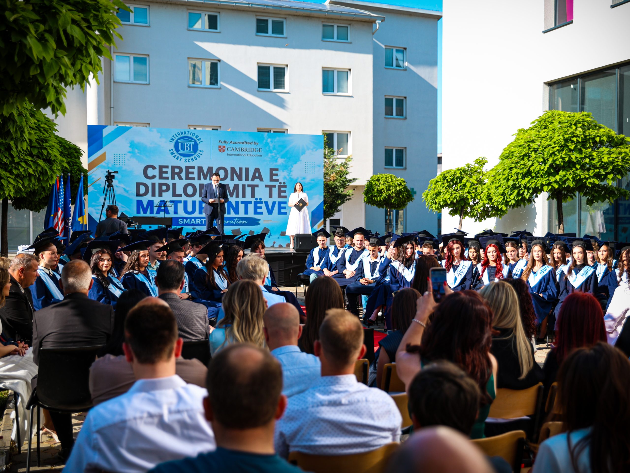 Diplomojnë maturantët e UBT International Smart Schools