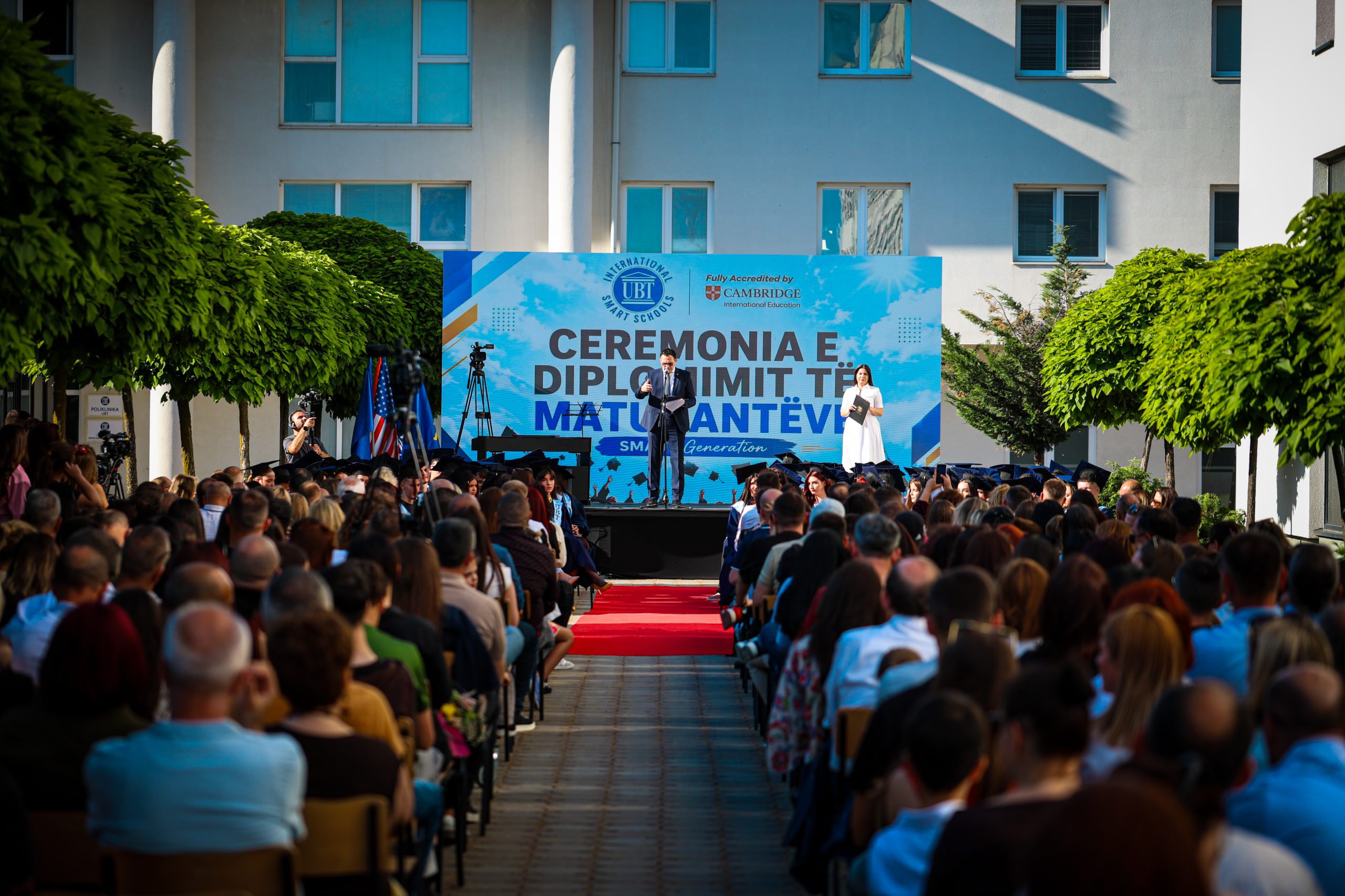 diplomojne-maturantet-e-ubt-international-smart-schools