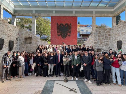 Vizitë kulturore në Shqipëri me nxënësit e Shkollave të UBT-së